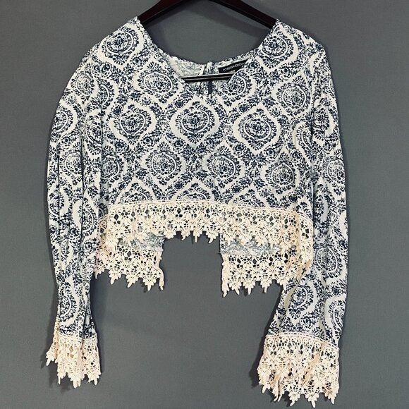 Foreign Exchange Cropped Cutout Lace Blouse Women's Small - Picture 1 of 7